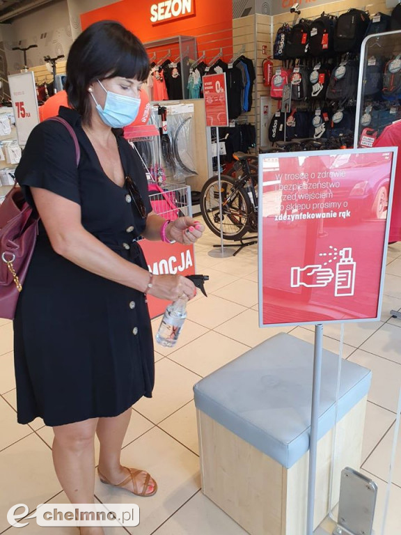 Fotorelacja z trwających kontroli obostrzeń sanitarnych
