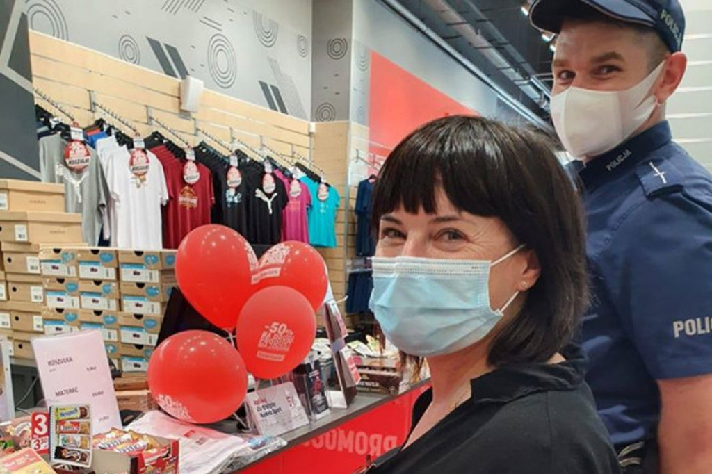 Fotorelacja z trwających kontroli obostrzeń sanitarnych