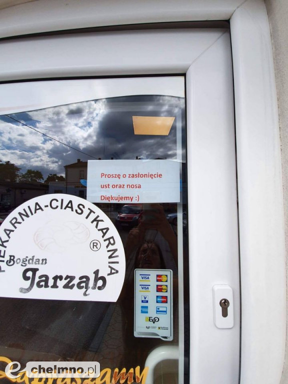 Pracownicy Sanepidu sprawdzają bezpieczeństwo