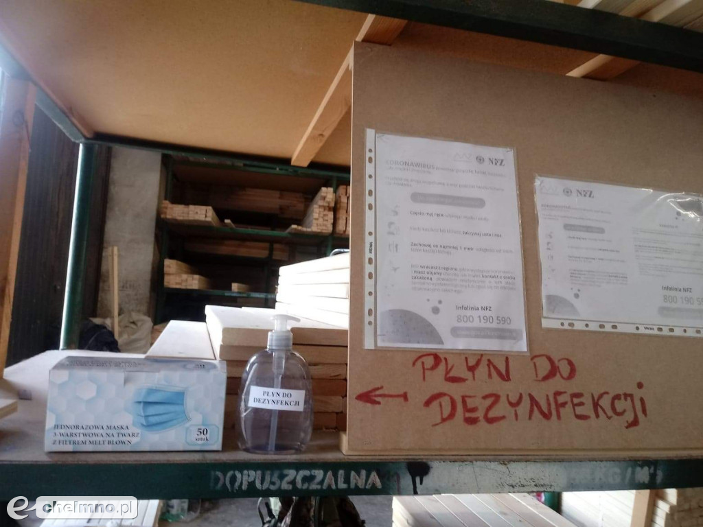 Pracownicy Sanepidu sprawdzają bezpieczeństwo