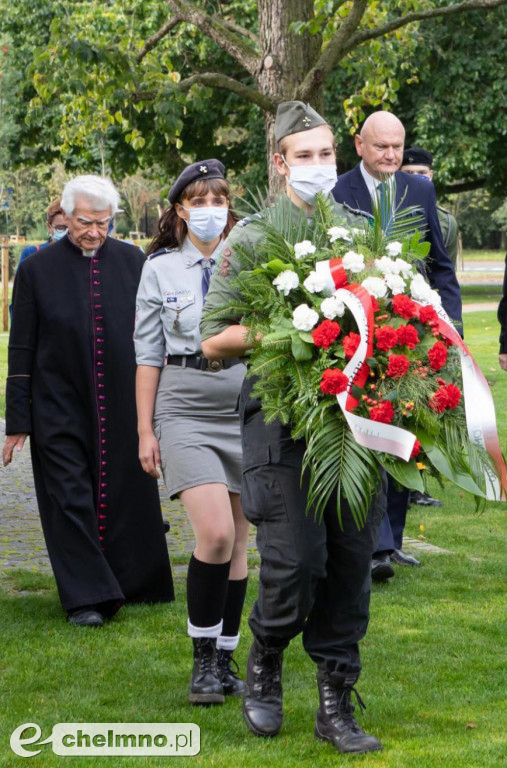 Złożenie kwiatów pod pomnikiem Ofiar Zbrodni Pomorskiej