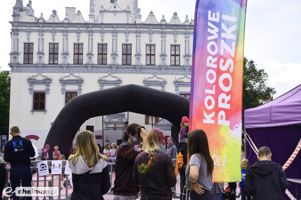 Szaleństwo podczas Festiwalu Kolorów Holi