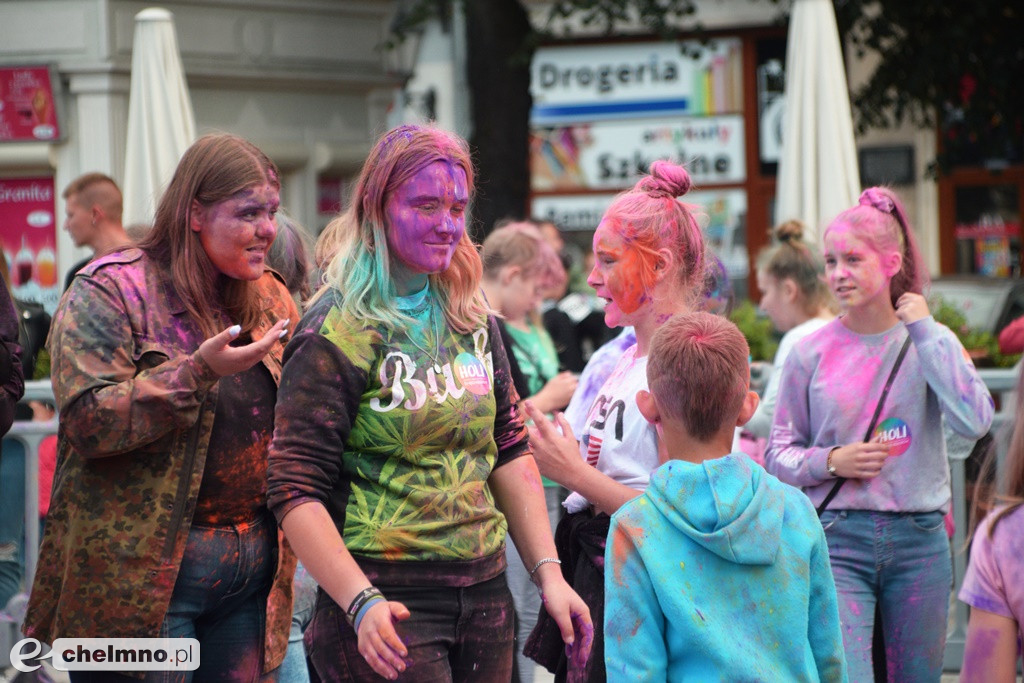 Szaleństwo podczas Festiwalu Kolorów Holi