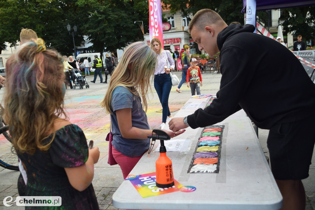 Szaleństwo podczas Festiwalu Kolorów Holi