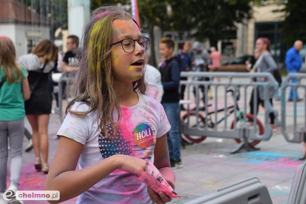 Szaleństwo podczas Festiwalu Kolorów Holi