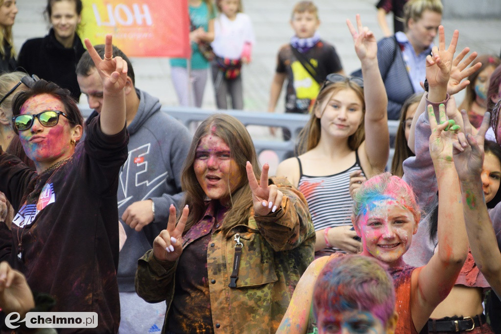 Szaleństwo podczas Festiwalu Kolorów Holi