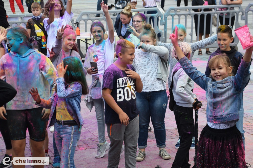 Szaleństwo podczas Festiwalu Kolorów Holi