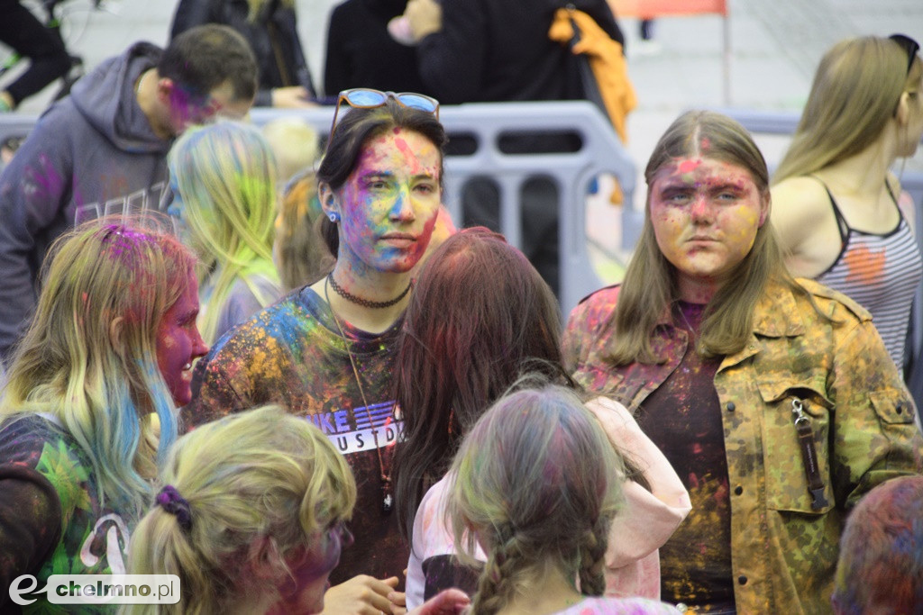 Szaleństwo podczas Festiwalu Kolorów Holi