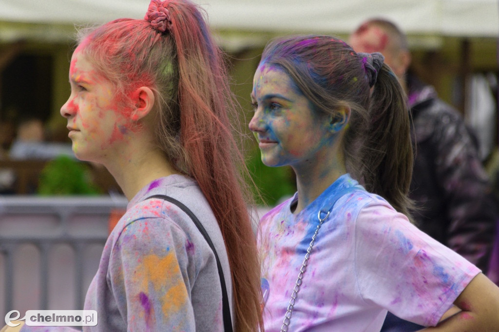 Szaleństwo podczas Festiwalu Kolorów Holi