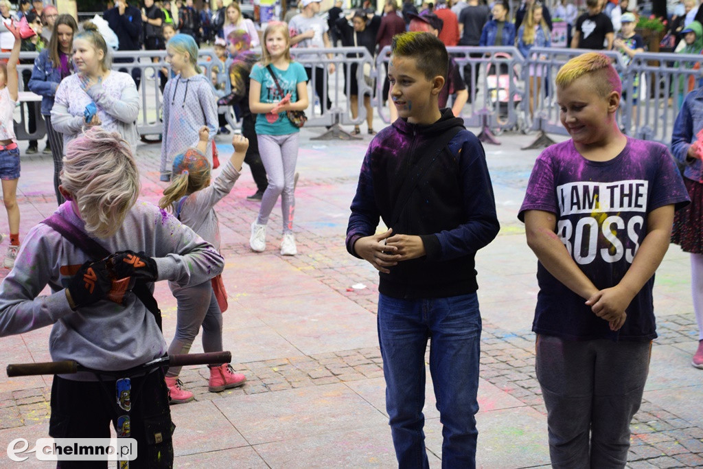 Szaleństwo podczas Festiwalu Kolorów Holi