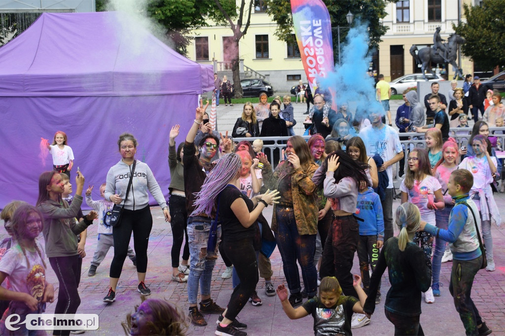 Szaleństwo podczas Festiwalu Kolorów Holi