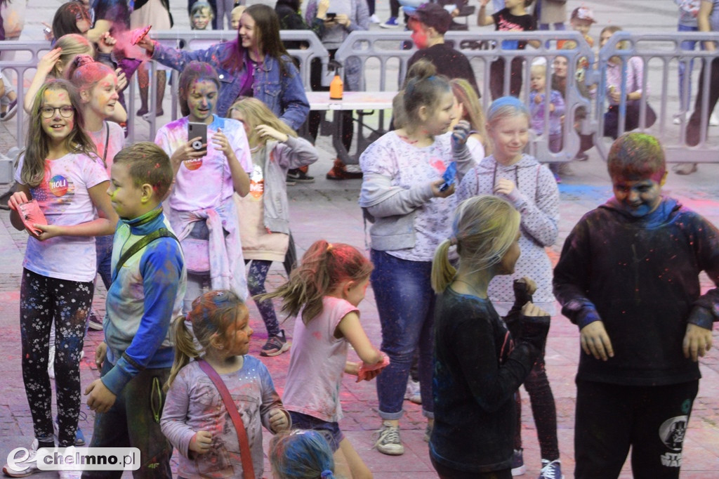 Szaleństwo podczas Festiwalu Kolorów Holi