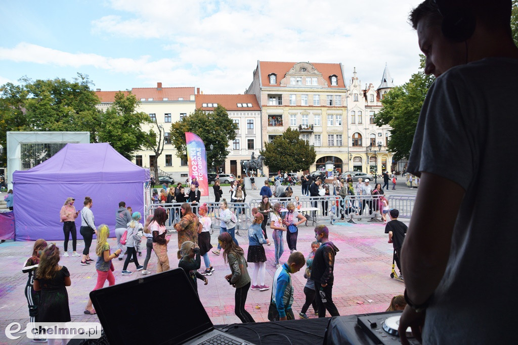 Szaleństwo podczas Festiwalu Kolorów Holi