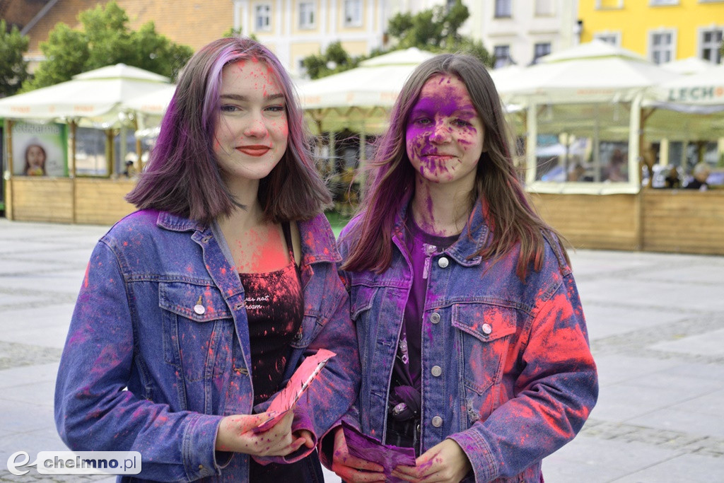 Szaleństwo podczas Festiwalu Kolorów Holi