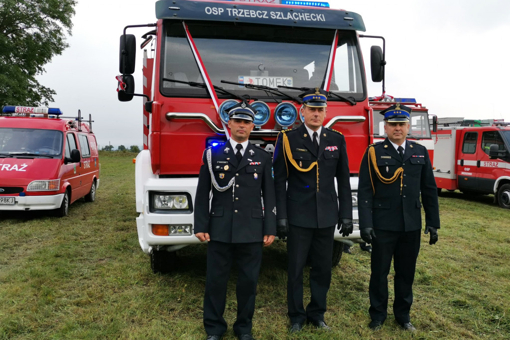 OSP z Trzebcza Szlacheckiego poświęciła nowy wóz strażacki