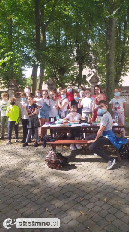Kropkowa kreatywność ogarnęła także uczniów Katolika