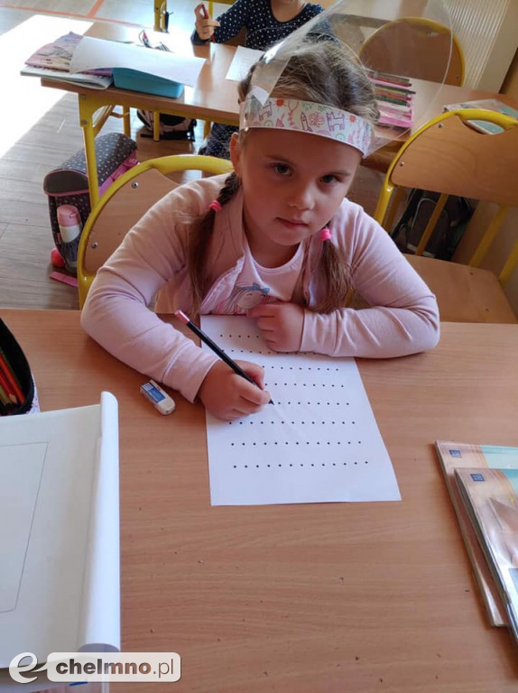 Kropkowa kreatywność ogarnęła także uczniów Katolika