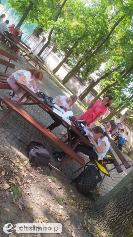 Kropkowa kreatywność ogarnęła także uczniów Katolika
