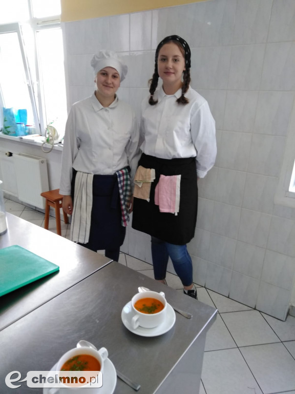 Uczniowie ZS CKZ w Grubnie pitraszą smaczne dania