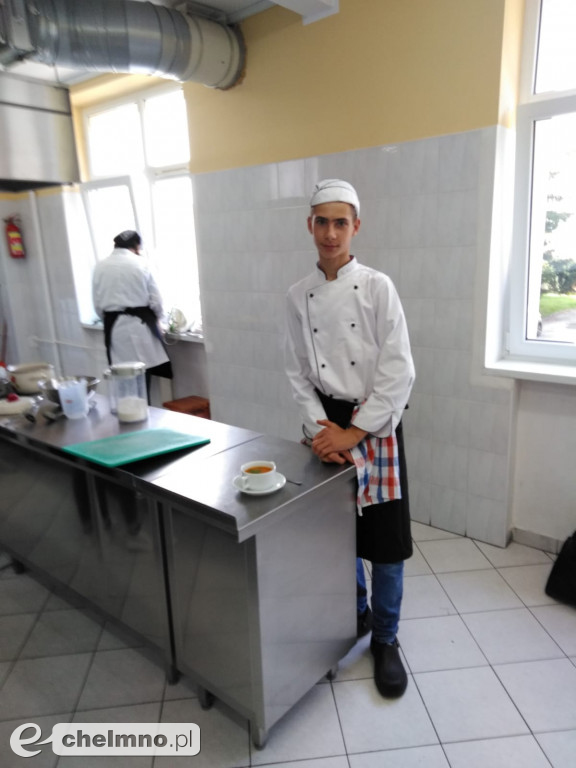 Uczniowie ZS CKZ w Grubnie pitraszą smaczne dania