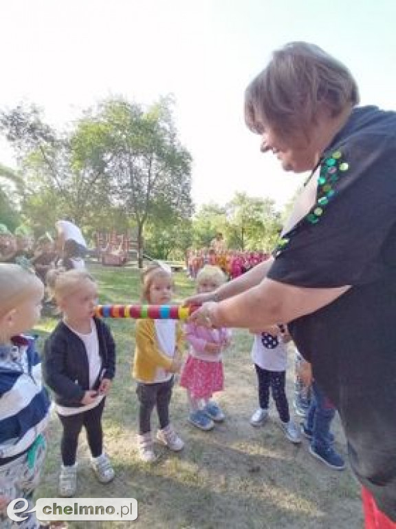 Kolorowo i z uśmiechem w Tęczowym Zakątku