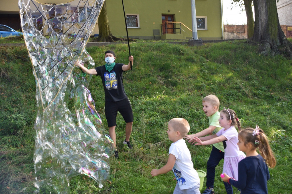 Tak się bawiły dzieci na Festiwalu Baniek Mydlanych