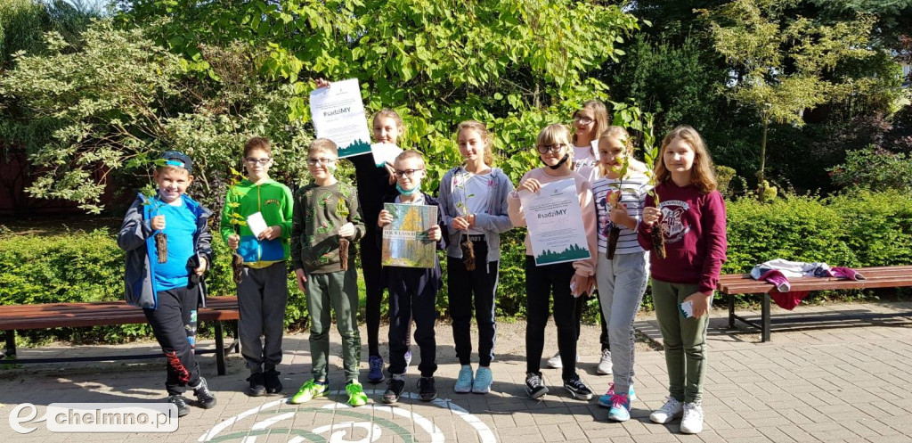 Uczniowie z SP4 wzięli udział w akcji sadzenia drzewek