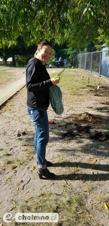 Uczniowie z SP4 wzięli udział w akcji sadzenia drzewek