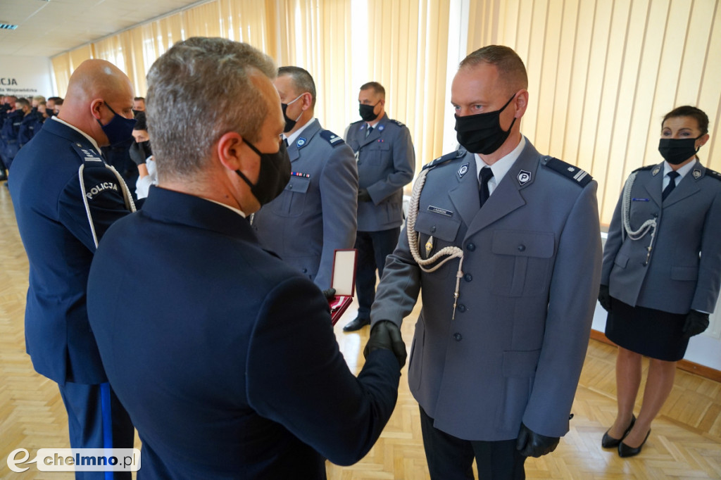 Ślubowanie i awanse policjantów