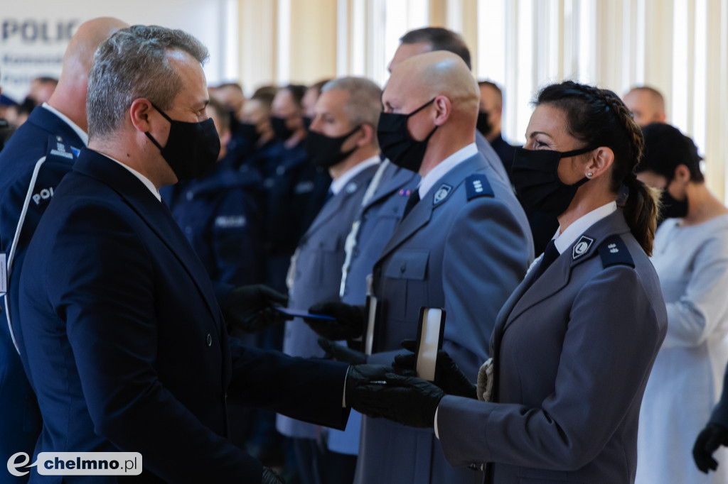 Ślubowanie i awanse policjantów