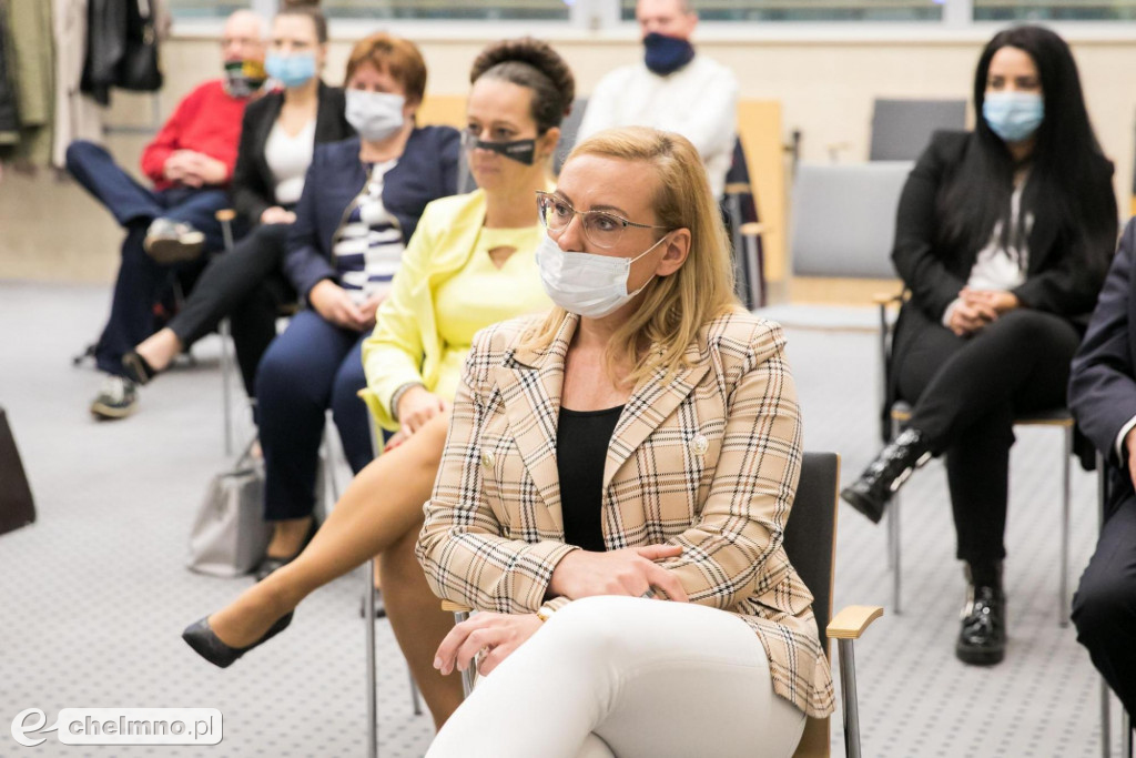 Tysięczna umowa dotacyjna na uruchomienie firmy fotograficznej