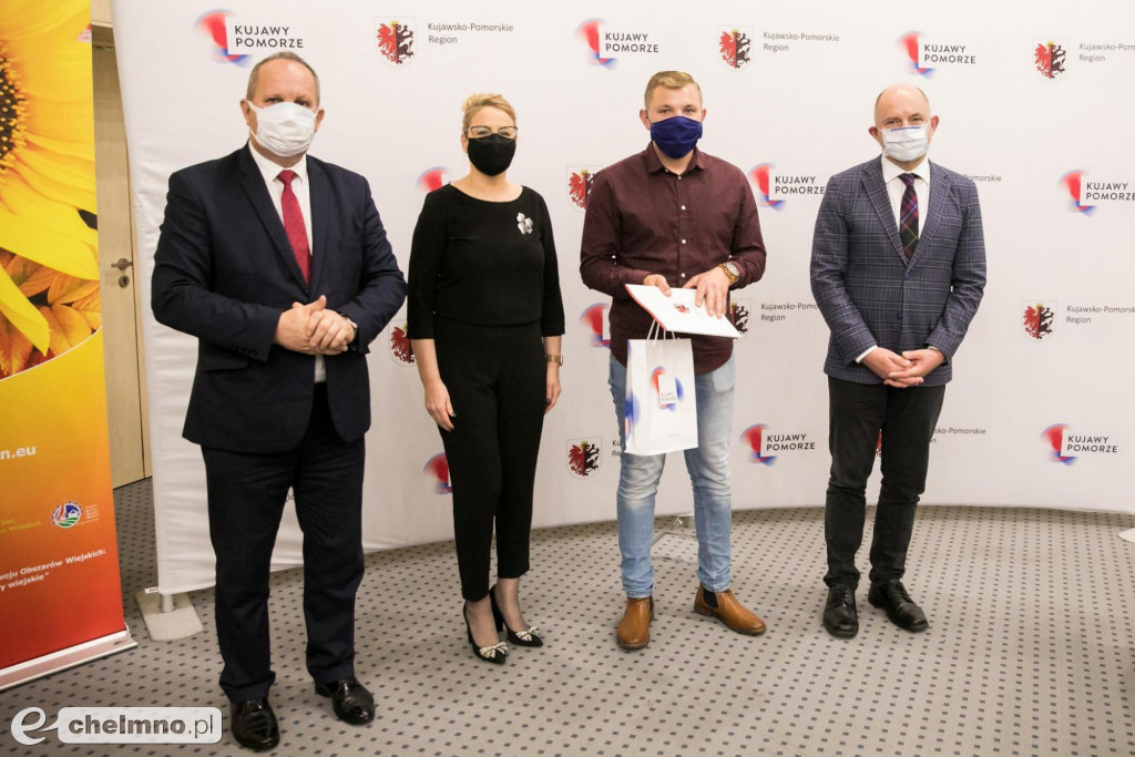 Tysięczna umowa dotacyjna na uruchomienie firmy fotograficznej