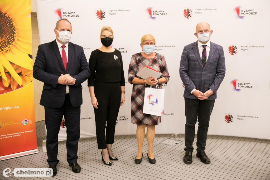 Tysięczna umowa dotacyjna na uruchomienie firmy fotograficznej