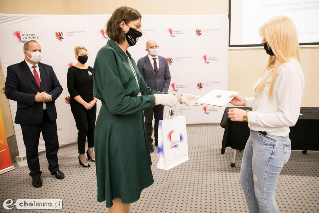 Tysięczna umowa dotacyjna na uruchomienie firmy fotograficznej