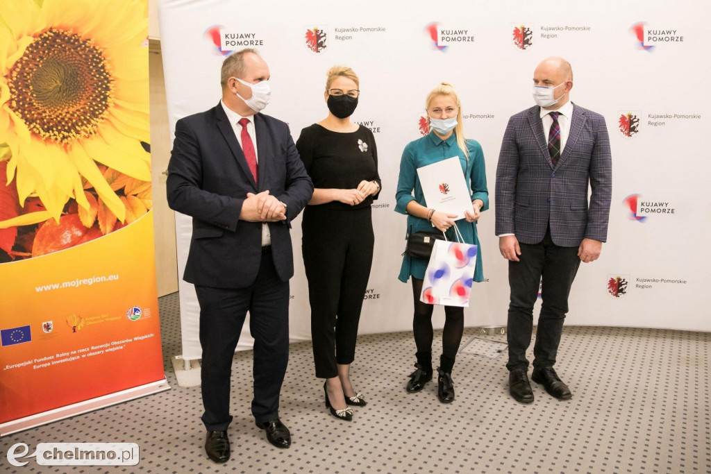 Tysięczna umowa dotacyjna na uruchomienie firmy fotograficznej