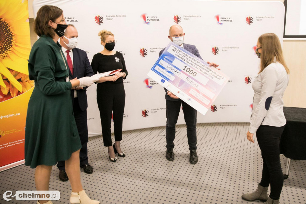 Tysięczna umowa dotacyjna na uruchomienie firmy fotograficznej