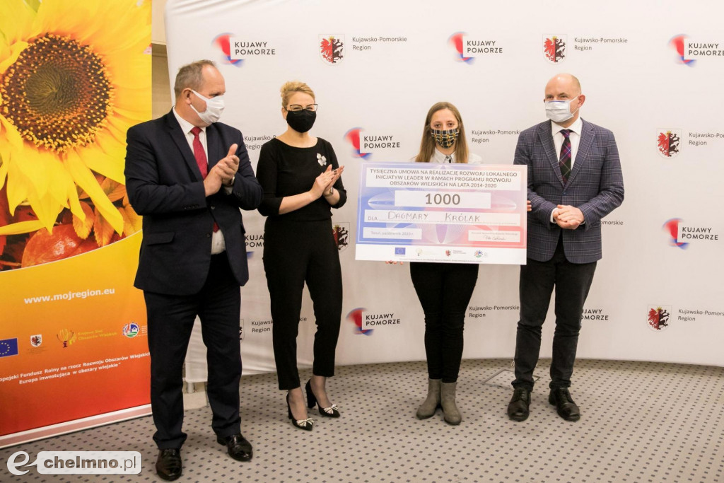 Tysięczna umowa dotacyjna na uruchomienie firmy fotograficznej