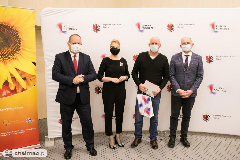 Tysięczna umowa dotacyjna na uruchomienie firmy fotograficznej