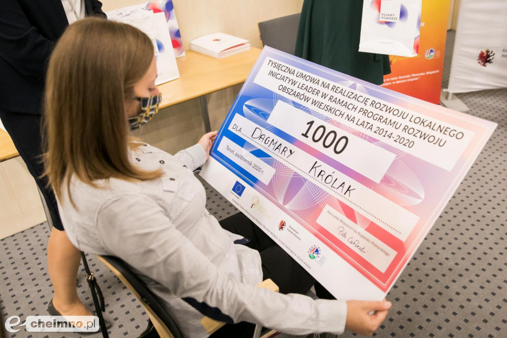 Tysięczna umowa dotacyjna na uruchomienie firmy fotograficznej