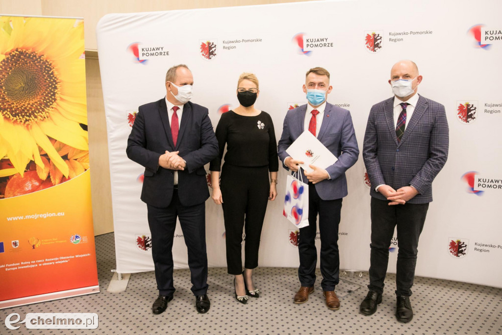 Tysięczna umowa dotacyjna na uruchomienie firmy fotograficznej