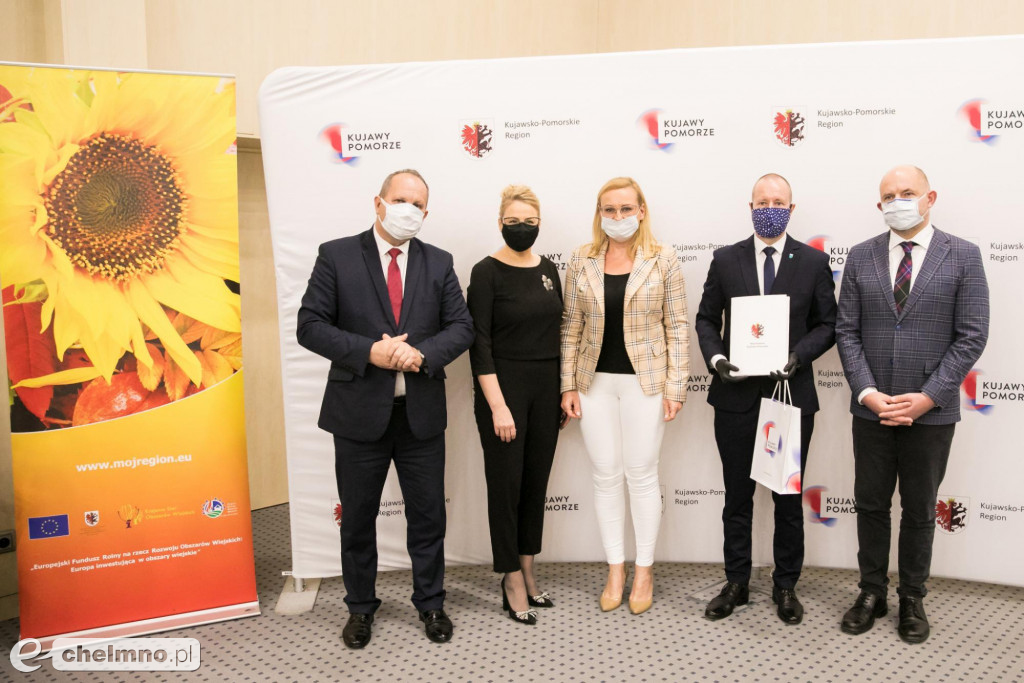Tysięczna umowa dotacyjna na uruchomienie firmy fotograficznej
