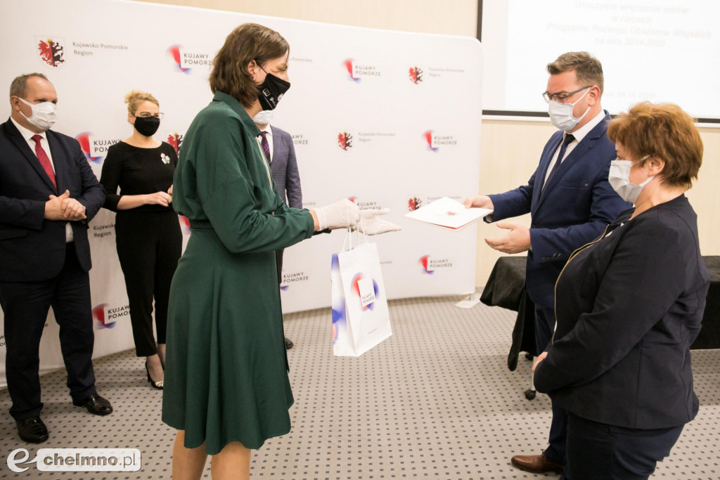 Tysięczna umowa dotacyjna na uruchomienie firmy fotograficznej