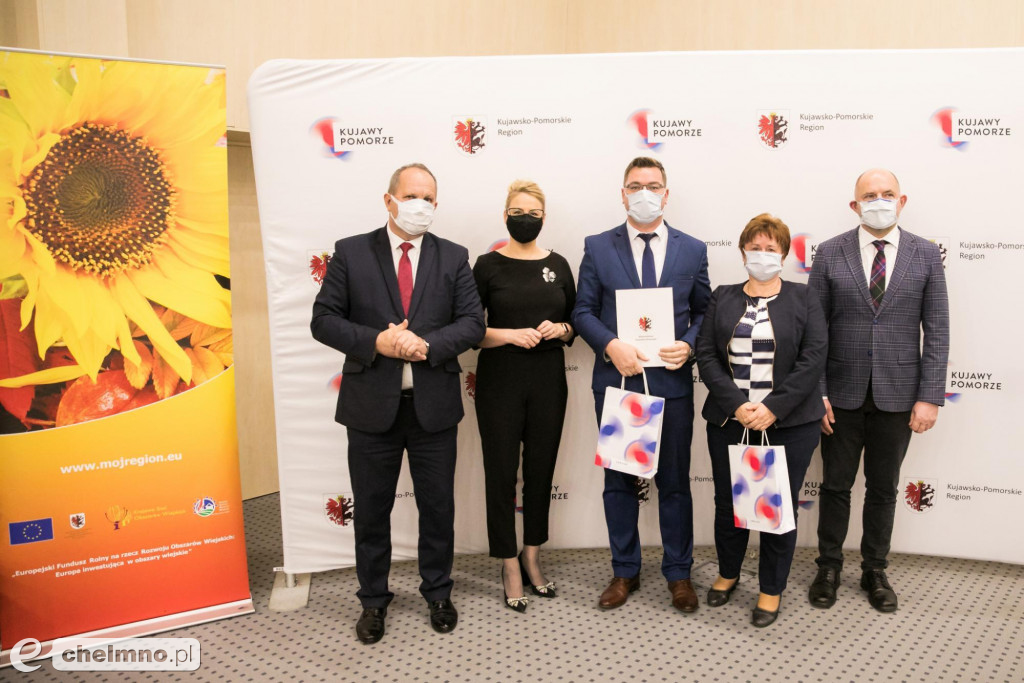 Tysięczna umowa dotacyjna na uruchomienie firmy fotograficznej