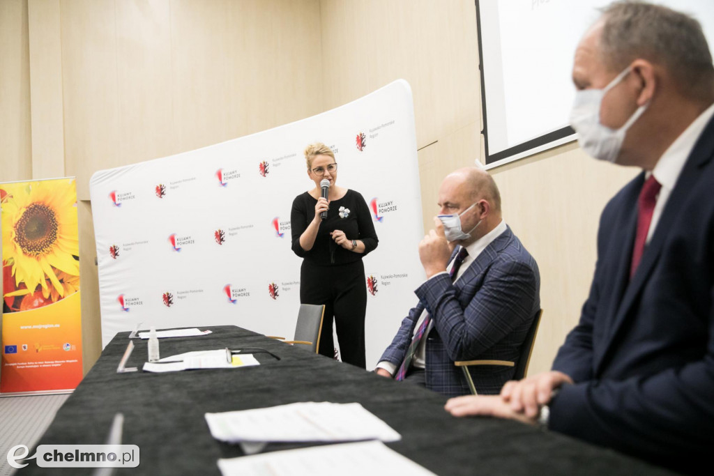 Tysięczna umowa dotacyjna na uruchomienie firmy fotograficznej