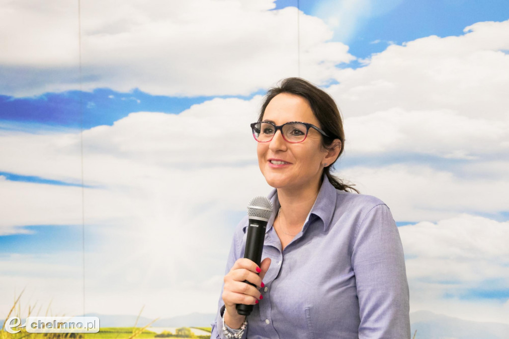 Tysięczna umowa dotacyjna na uruchomienie firmy fotograficznej