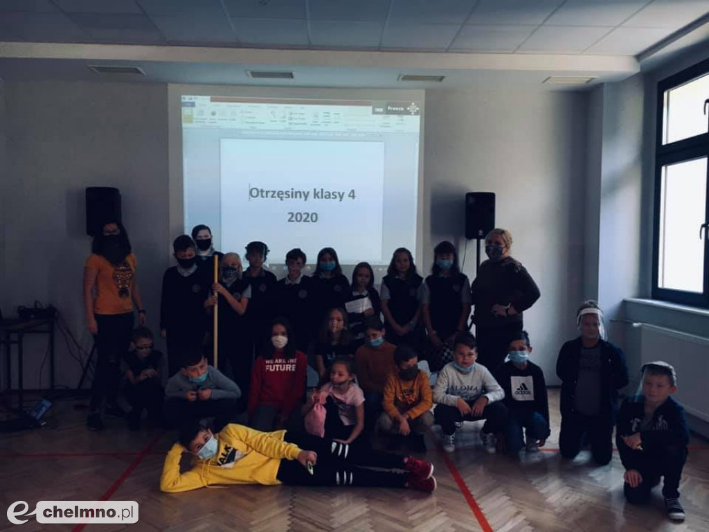 Otrzęsiny uczniów czwartej klasy w Katoliku