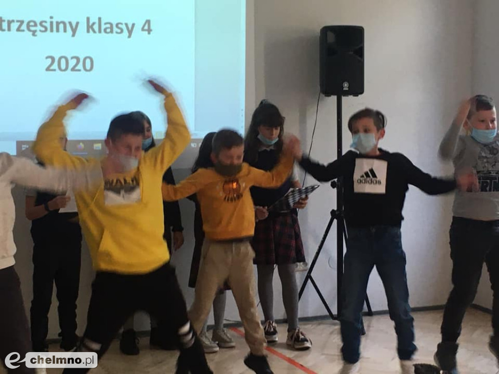 Otrzęsiny uczniów czwartej klasy w Katoliku