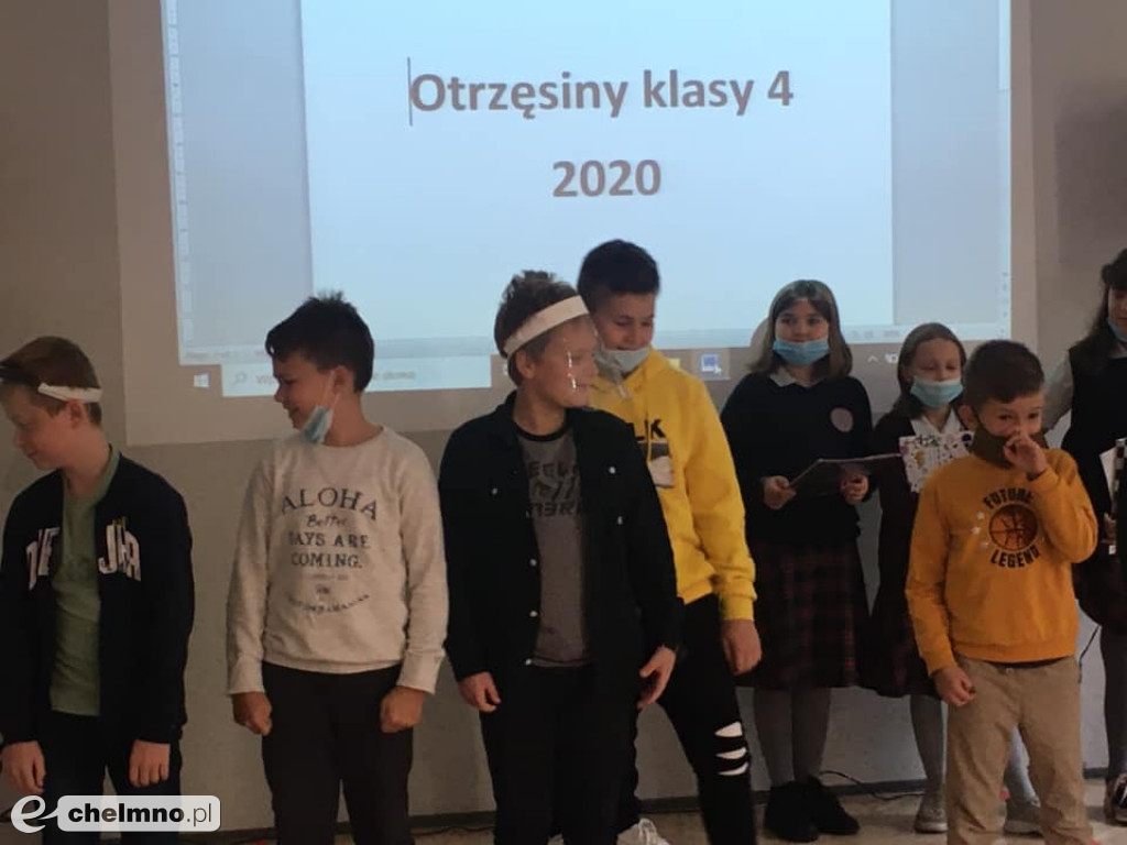 Otrzęsiny uczniów czwartej klasy w Katoliku
