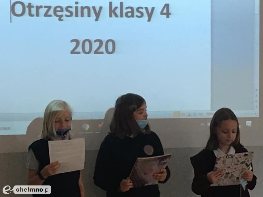 Otrzęsiny uczniów czwartej klasy w Katoliku