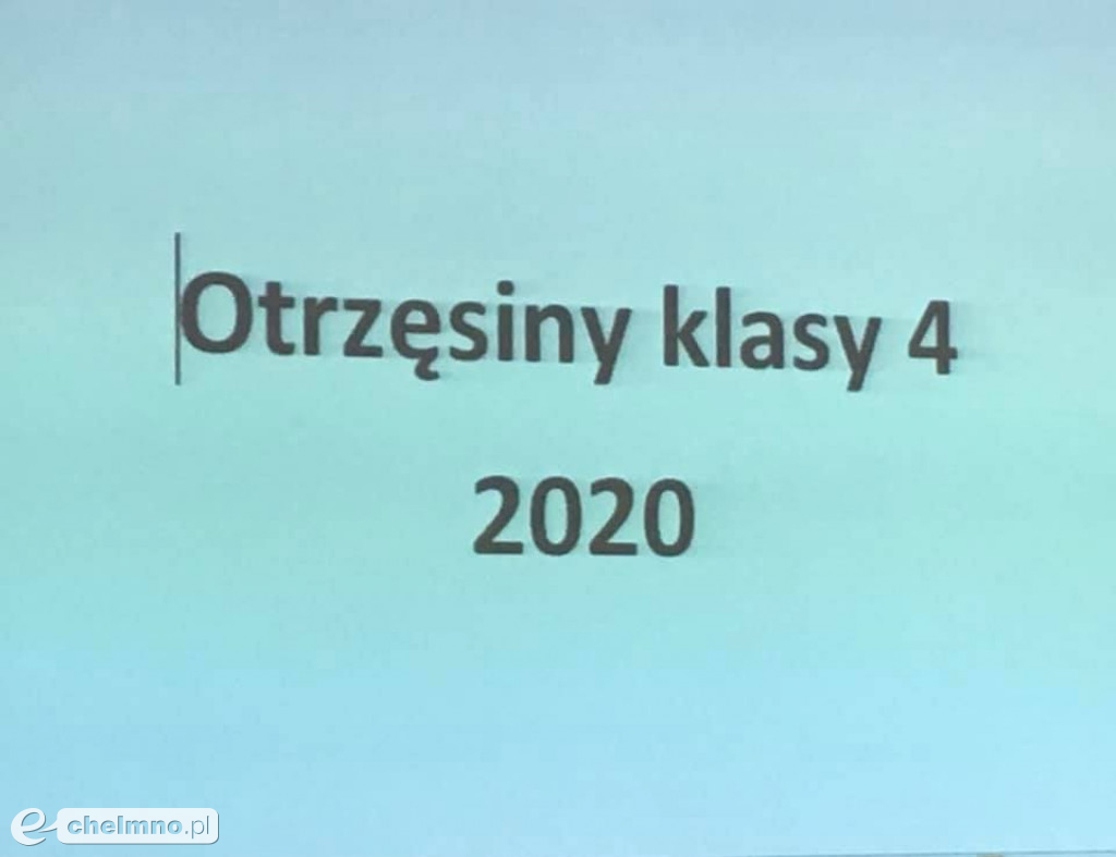 Otrzęsiny uczniów czwartej klasy w Katoliku